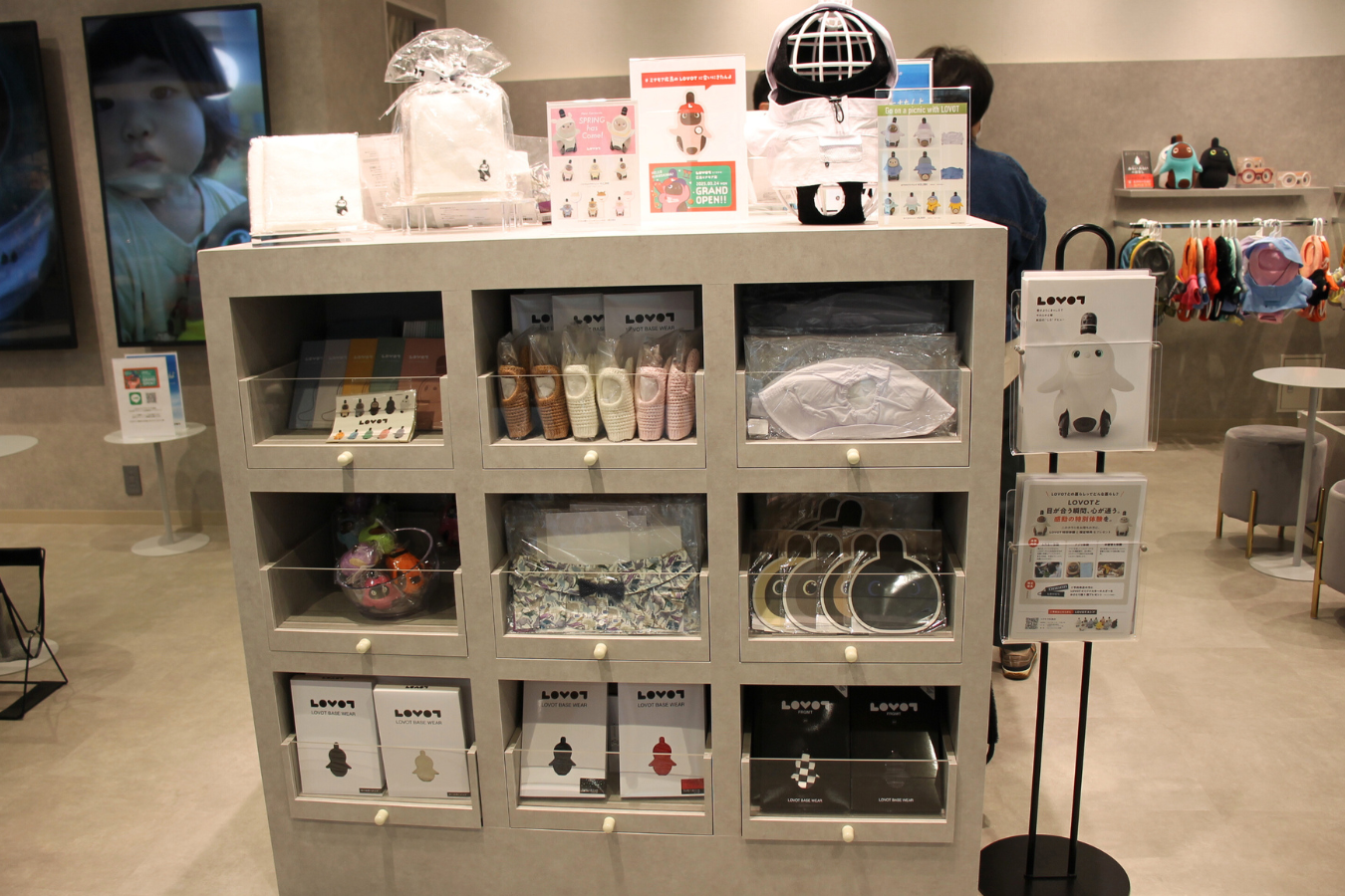 ZUTTO応援団 ミナモア広島店内のLOVOTグッズコーナー