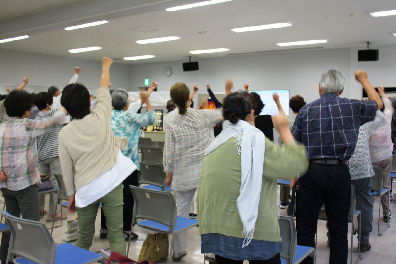 ZUTTOマガジン 受講の皆さまと「ダー！」のポーズで締めくくり