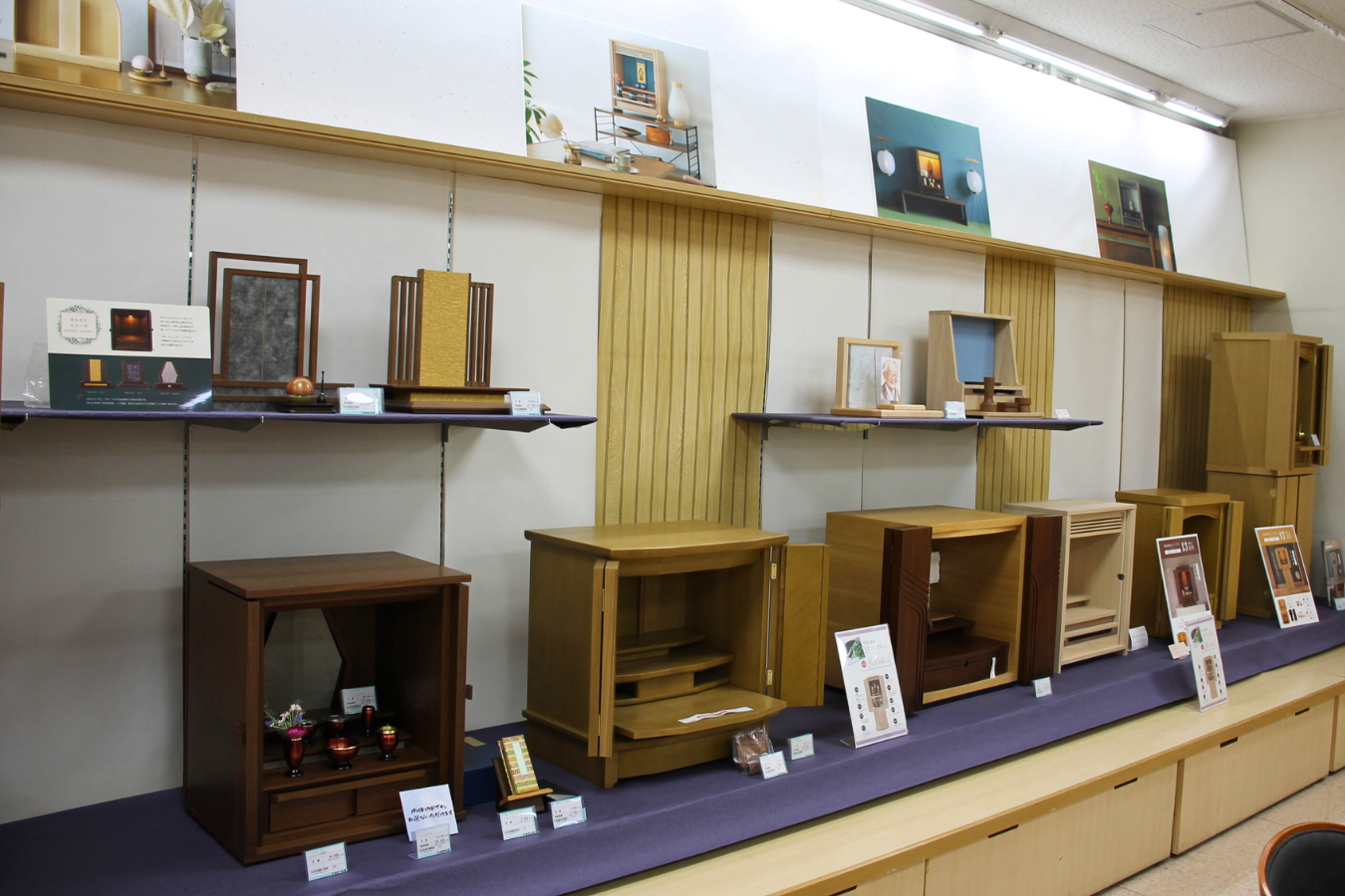 小型仏壇と手元供養のコーナー