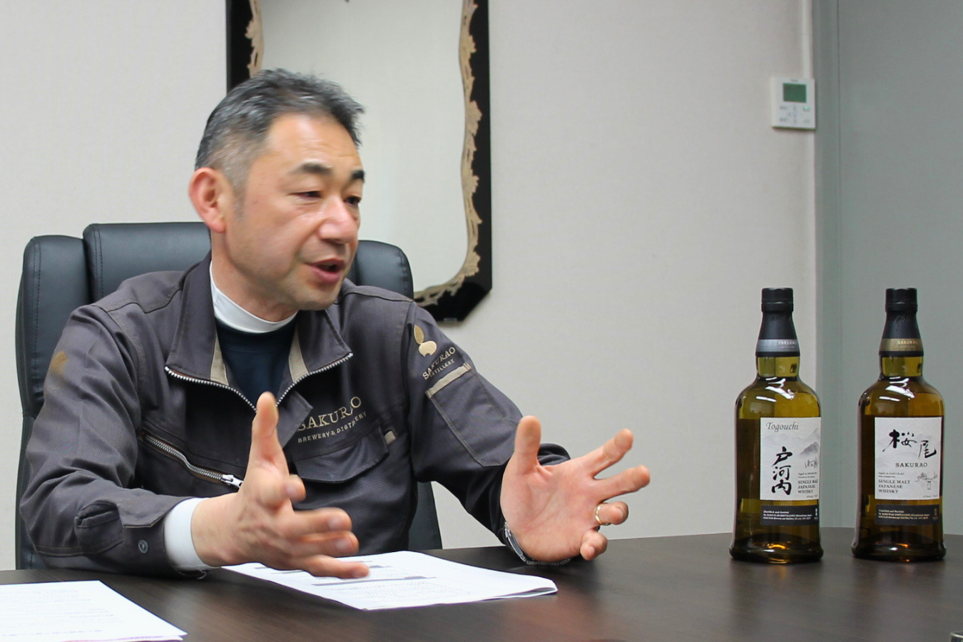 取材中の山本さん